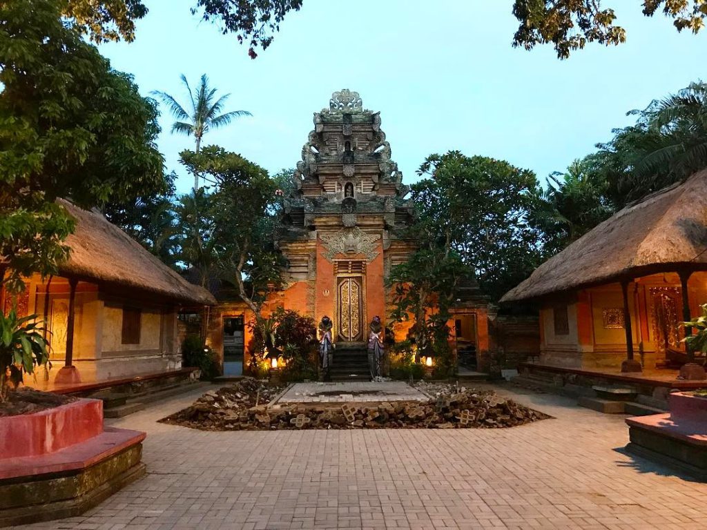 Paket Tour Ubud Uluwatu