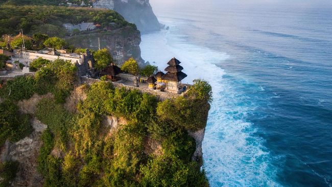 pura uluwatu bali