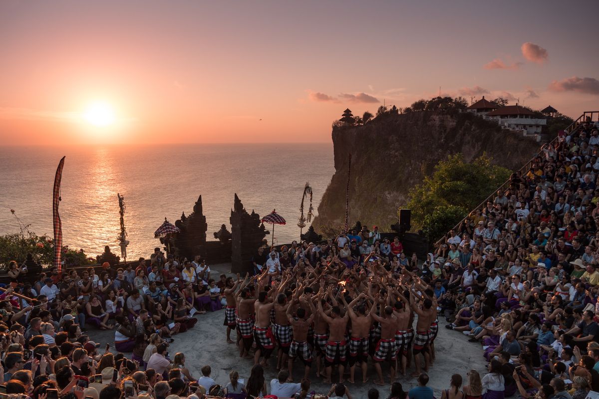 Paket Tour Kecak Uluwatu Setengah Hari